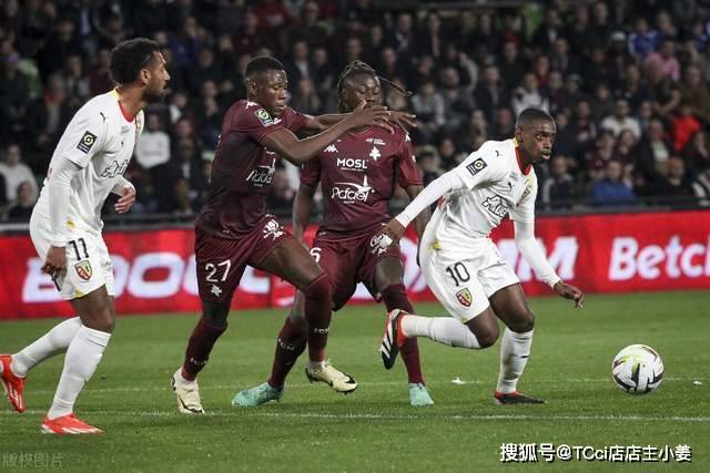 阿什拉夫战术任意球乌纳希贴地斩破门 摩洛哥1-0加拿大